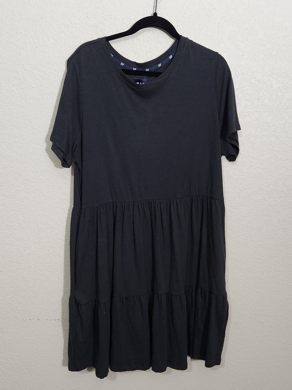 GAP Black Asymmetrical Tiered Short-Sleeve Dress